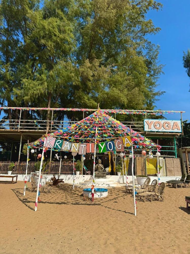 Kranti Yoga Tradition - Beach Resort Patnem Beach ภายนอก รูปภาพ